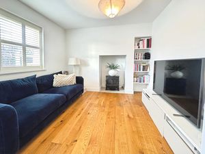 DE VERE LANE- click for photo gallery